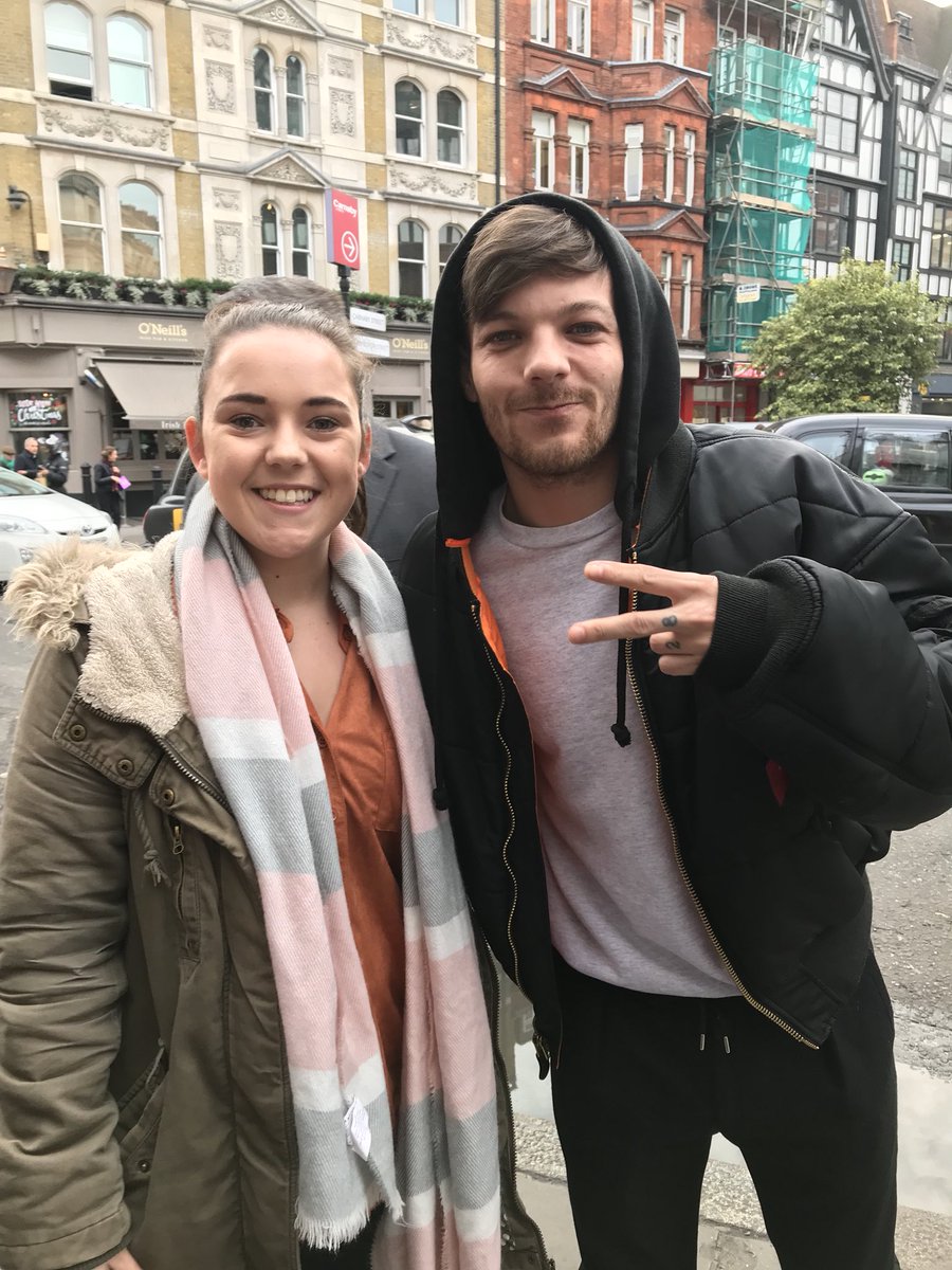 LOUIST91Army's tweet photo. 📷 || Louis with @nourrysdua in London - November 24th, 2017. https://t.co/HemN7a3TR4