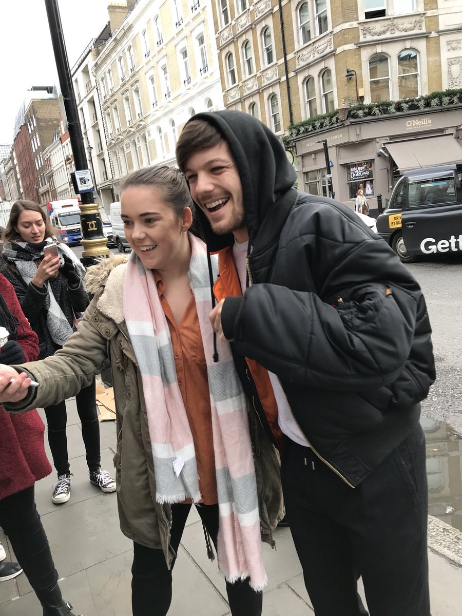 LOUIST91Army's tweet photo. 📷 || Louis with @nourrysdua in London - November 24th, 2017. https://t.co/HemN7a3TR4
