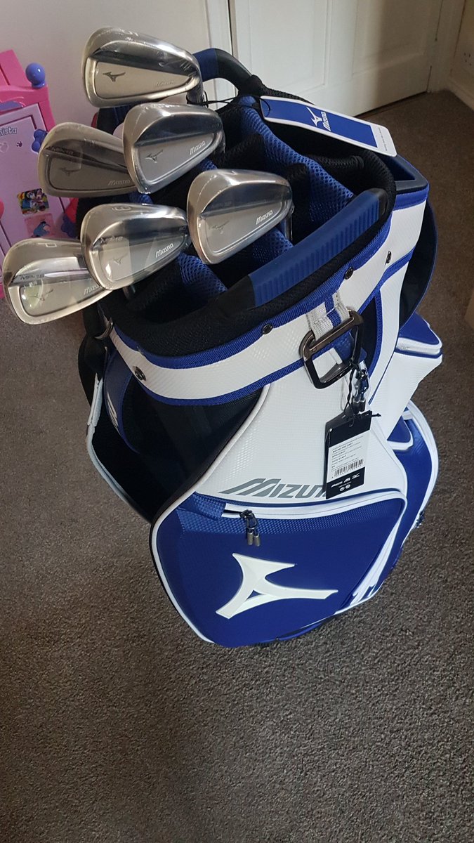 jones_kev's tweet photo. New bats and bag have arrived!! #mizunogolf #nothingfeelslikeamizuno #mp18sc https://t.co/pLtp1mIOKW