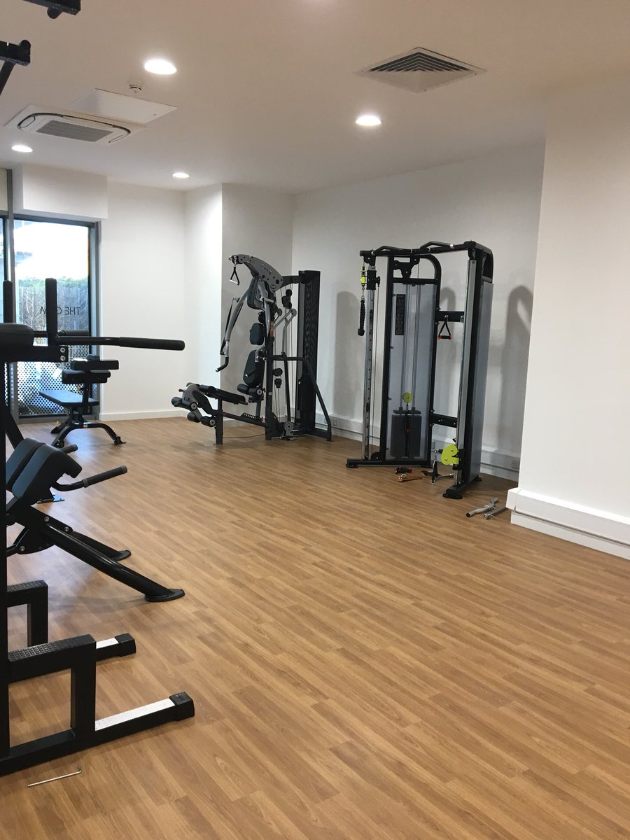 mariecarden25's tweet photo. Amazing to see Media City Tower A complete, it looks fab! Well done to all involved and thanks to @X1Lettings for showing us round @MSBSolicitors #plotsales https://t.co/RtT5Lhptrj