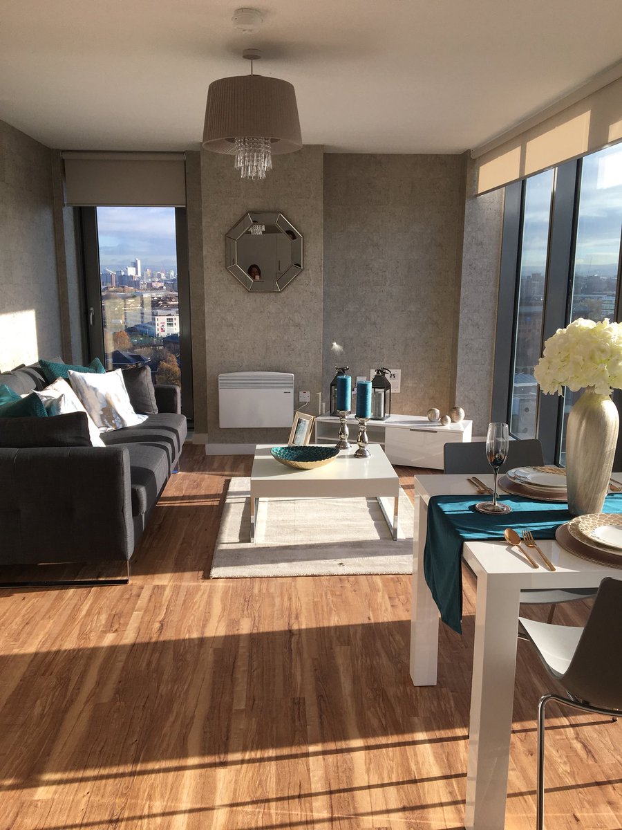 mariecarden25's tweet photo. Amazing to see Media City Tower A complete, it looks fab! Well done to all involved and thanks to @X1Lettings for showing us round @MSBSolicitors #plotsales https://t.co/RtT5Lhptrj