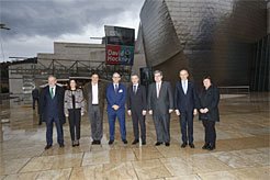 gob_na's tweet photo. El foro UNIRED analiza en Bilbao la adaptación de las torres de telecomunicaciones para el impulso de las smart communities #navarra https://t.co/SberV5yB8N https://t.co/VuQs0Vu3je