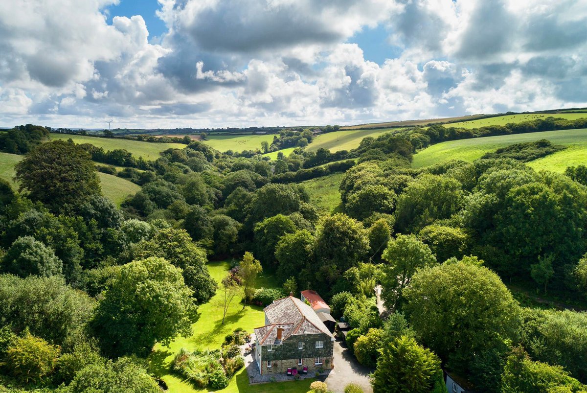 RohrsAndRowe's tweet photo. Not only is this a stunning property but it also has income potential too. #PawtonStream sits within its own grounds in the beautiful #StBreock #Wadebridge countryside and has its own #CatteryBusiness and #HolidayLodge 
#CountryLocation #Coastal https://t.co/EwiNVbScvv