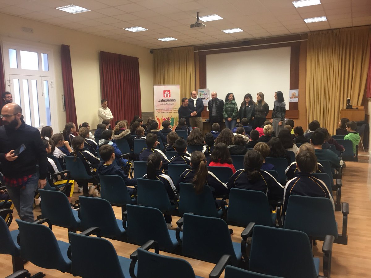 MovetexOurense's tweet photo. @MovetexOurense @Salesianos_OU Grazas pola acollida!!! Enquisas para nenos e nenas. #Participacion https://t.co/eJZWW4ntp3