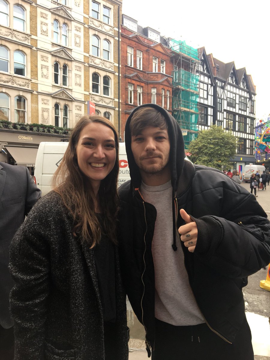 LOUIST91Army's tweet photo. 📷 || Louis with @perfxctlouis in London - November 24th, 2017. https://t.co/by0dVsykWF