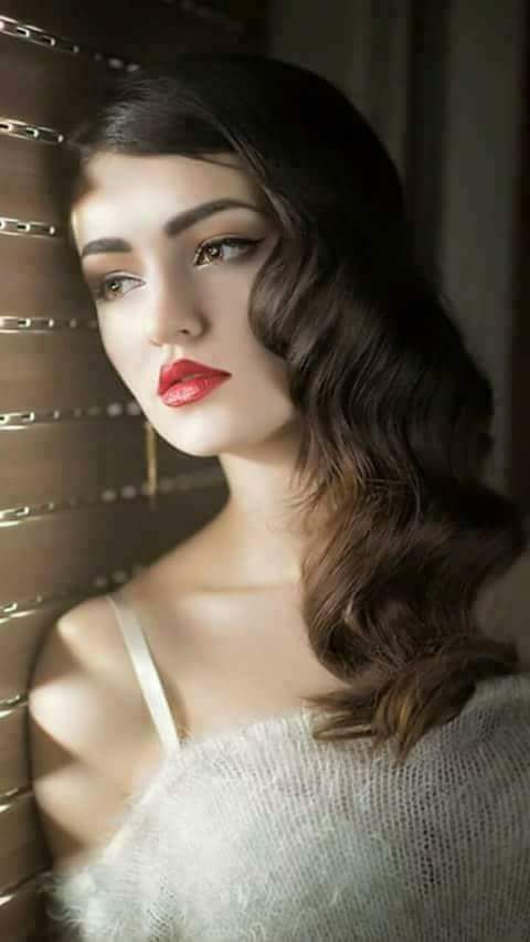 أحملك ذَنـب كُـل شيبـة اطلعت بـالراس

المالك بيهـا يَـدّ عنـدك سـبب بيــها

وعلـي بـكل السـوالف الـك حصة شـيخ

و جــذاب اليـكـلك انــت مــو بيــها 

،
،
علي المنصوري