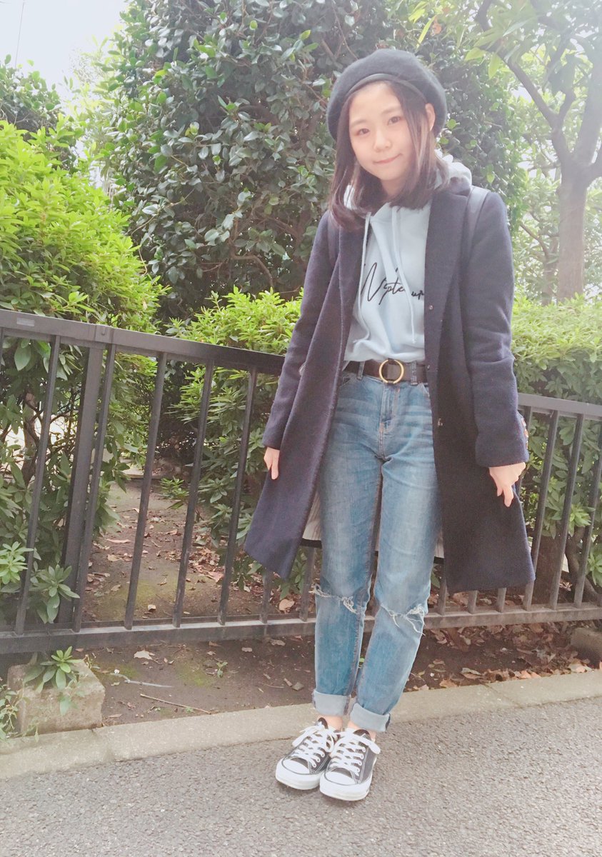 長谷川 瑞 小さい頃はジーンズとか長いもの履くのが嫌い で風が強くても冬の雪の日でもパンツ見えそうなスカートばっかりはいてましたが今はジーンズ好きです