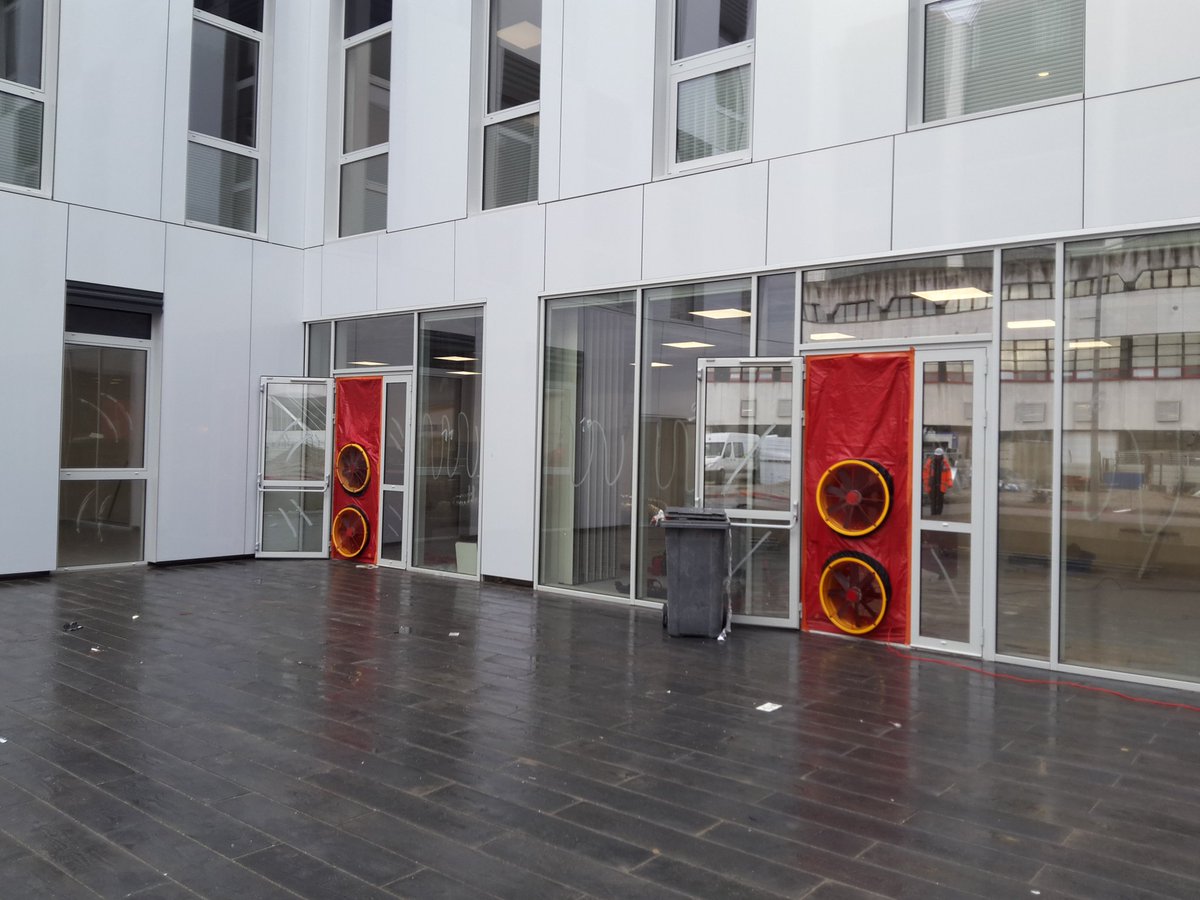edm_energie's tweet photo. Infiltrométrie 6500m2 tertiaire @cherbourg_vie en @RegionNormandie @Projet_2N2E @ARCENE_EnDirect @Jiimkaii la @AQC_FR des bâtiments performants un enjeu pour la #TransitionEnergetique https://t.co/5yXyYz20CY