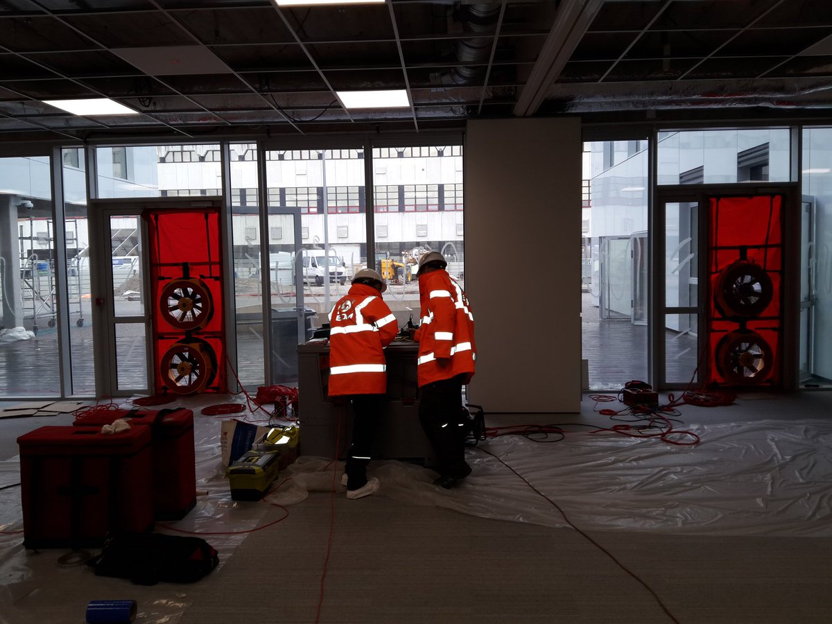 edm_energie's tweet photo. Infiltrométrie 6500m2 tertiaire @cherbourg_vie en @RegionNormandie @Projet_2N2E @ARCENE_EnDirect @Jiimkaii la @AQC_FR des bâtiments performants un enjeu pour la #TransitionEnergetique https://t.co/5yXyYz20CY