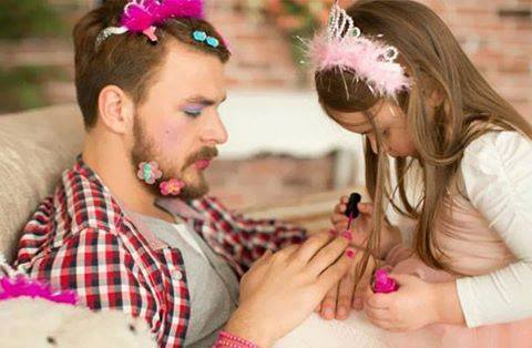 CuteSmilingFace's tweet photo. Adorable Pictures Of Dads Whose Daughters Made Them Cute ❤️ 

#daughters #cutenessoverload #BlackFriday #FridayFeeling https://t.co/l3FOea4Zyk