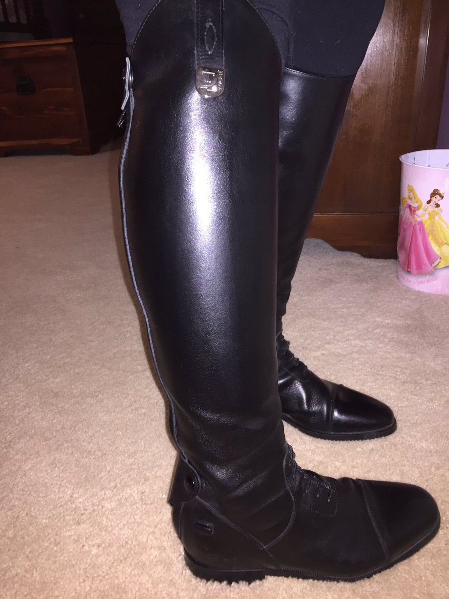 PerfEqtLife's tweet photo. Selling my full custom Tuccis, worn maybe 3 times, selling for cheap!! https://t.co/KI6rPTTd3a