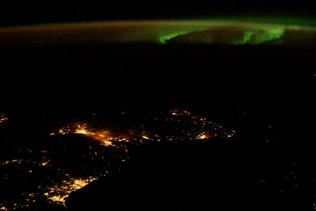 AstroKomrade's tweet image. This aurora over Scotland is a fitting symbol of the mysticism of Scotland’s past and the allure of Scotland today.  #OneWorldManyViews