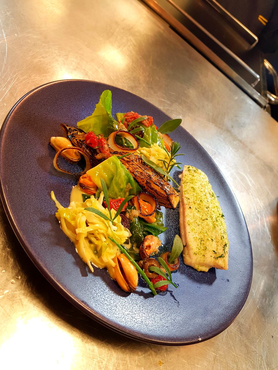 Slowly getting ready for December😋 #WellDoneTeam!!#OneMoreTeam💪 #HappyTeam