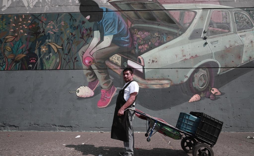 El_Universal_Mx's tweet photo. La Central de Abasto se convierte en la gran galería del arte urbano. Artistas buscan incidir en la reconstrucción del tejido social de esa comunidad al crear murales https://t.co/zS0Bb0Ts8S https://t.co/dxlpV4ljdX