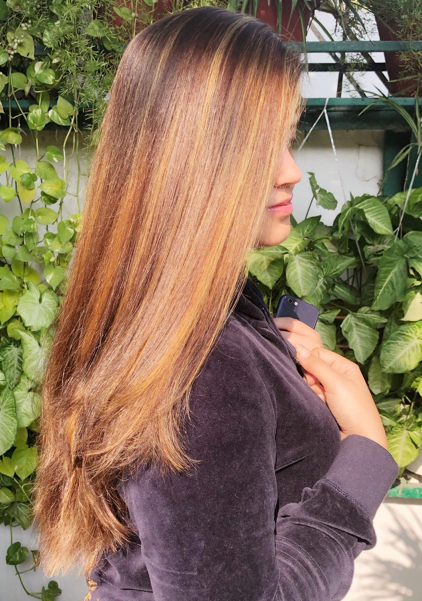 MounaLall's tweet photo. Wanna dazzle at the party?Give yourself a quick makeover!Book an appointment with us today at 9717953322
#MounaLall #makeup #highdefinition #hair #airbrushmakeup #honeyblonde
#ashcolour #hairhighlights #haircuts #hairtrends #hairstyling
#hairsalon #freelance #destinationwedding https://t.co/fUFe0JhTaF