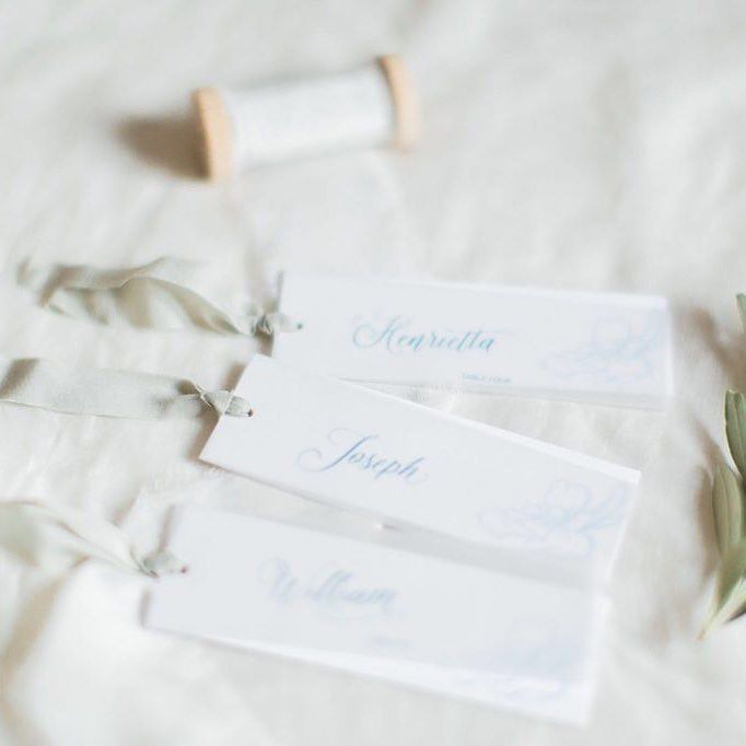 inkflower_press's tweet image. Lovely little tags like these are perfect for guiding guests to their seats. Follow the link in bio for a blog post with more ideas.
📷: @bethanyandjames_ ift.tt/2jW3BTo