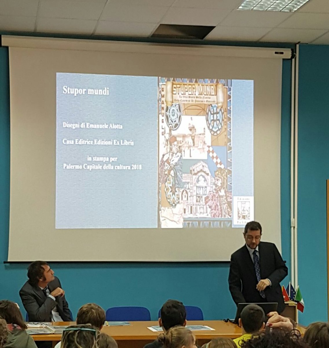 edexlibris's tweet image. Edizioni Ex Libris ha presentato il progetto "Fumetti storici itineranti" presso l'aula magna dell'I.C. Margherita di Navarra.
Presentate in anteprima alcune novitá presto in libreria.
#carloguidotti #edizioniexlibris #referencepost