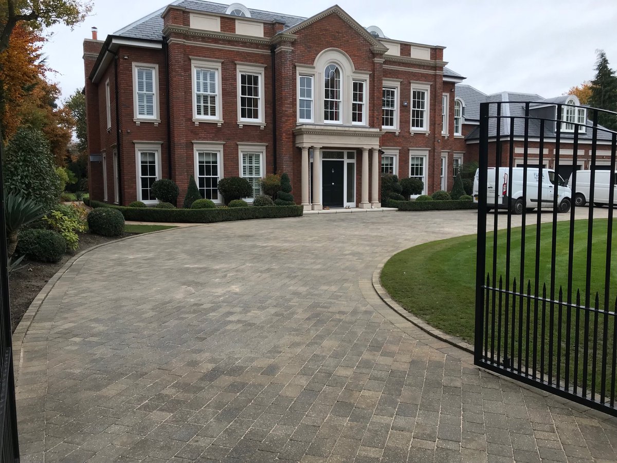 SSurfacing's tweet image. Driveway cleaned and re-sanded.