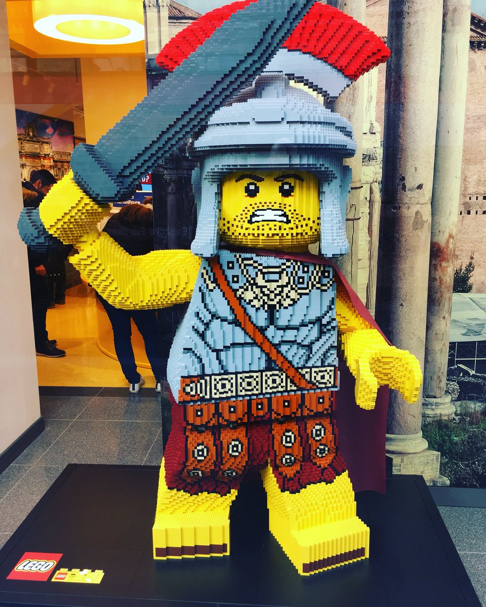 dafiumicino's tweet photo. Er Legorione!!! @LEGO_Group @lego #roma #legostore #daje #romanita #centurione #dajergas https://t.co/mUZBMfzk1B