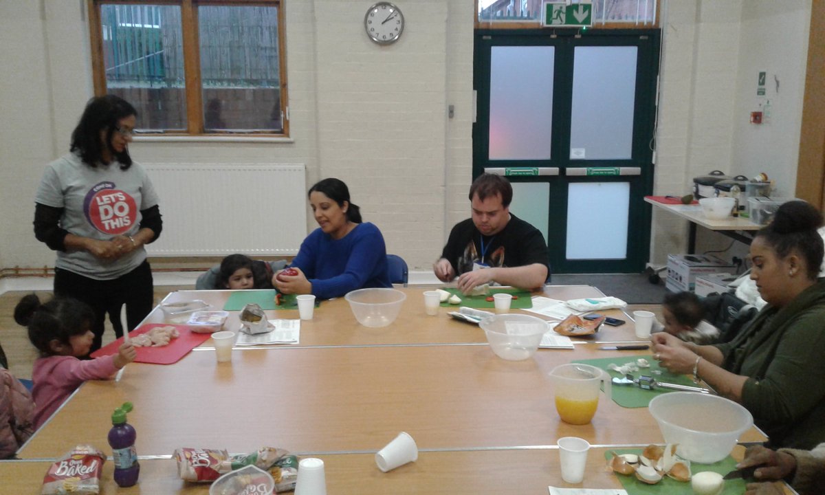 SandwellMMM's tweet photo. Our first session cooking together at #MakeMove&Munch @dorothy_parkes #Smethick #health with @GWWM 3 more sessions to run. Come and join us! https://t.co/TWEeHO3k78
