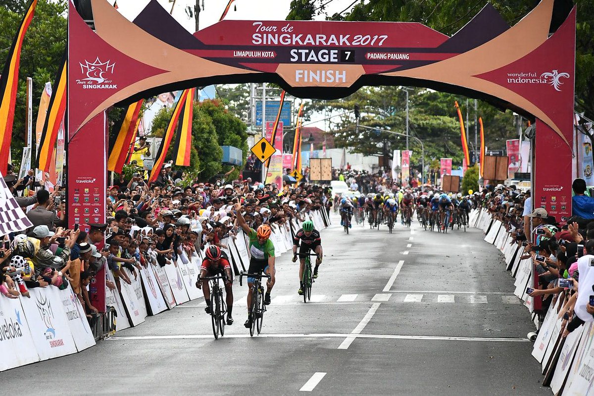 SIMANPUSAT's tweet photo. Press Release Etape 7 TDS 2017
PADANG PANJANG SUGUHKAN FINIS DRAMATIS IMAM DAN ROBERT MULLER
https://t.co/0FNxPhtCtm
#tourdesingkarak2017 #TdS2017 #PesonaIndonesia #WonderfulIndonesia https://t.co/0oa2iBgL53 #SIMAN #Kerja3ersama