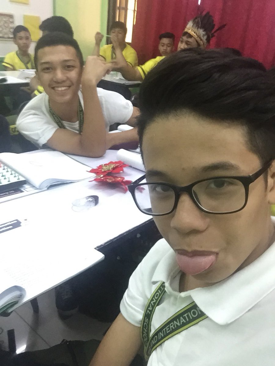 KIMINOLOGY_'s tweet photo. When I left my phone on my table for a short while then the story begins #studentblues @_tshnhcid @Jmramoss_ @Jared_Gayrama24 @ShaineHere @_LiezltheGreat https://t.co/5HyolLx7Vu