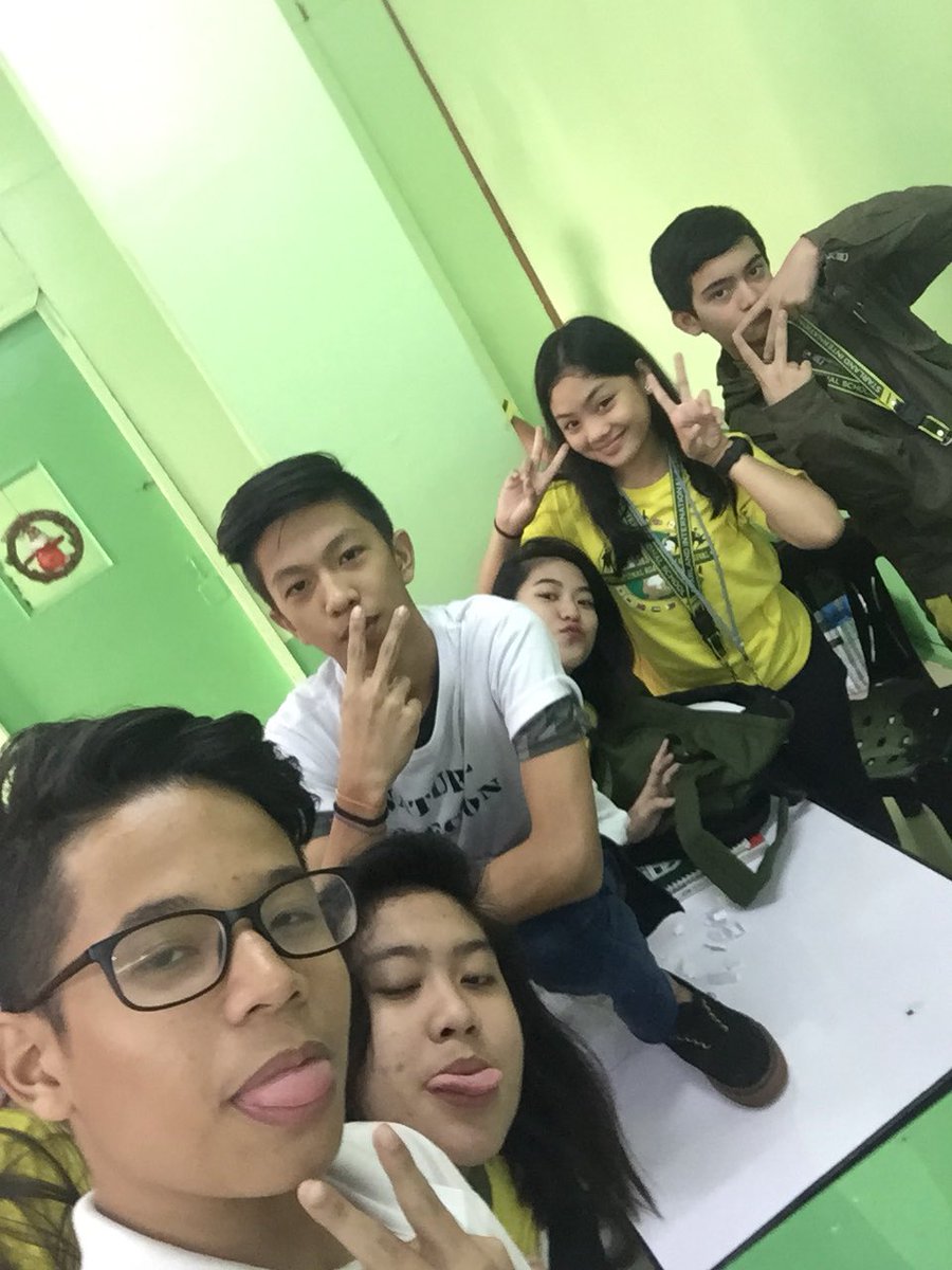 KIMINOLOGY_'s tweet photo. When I left my phone on my table for a short while then the story begins #studentblues @_tshnhcid @Jmramoss_ @Jared_Gayrama24 @ShaineHere @_LiezltheGreat https://t.co/5HyolLx7Vu
