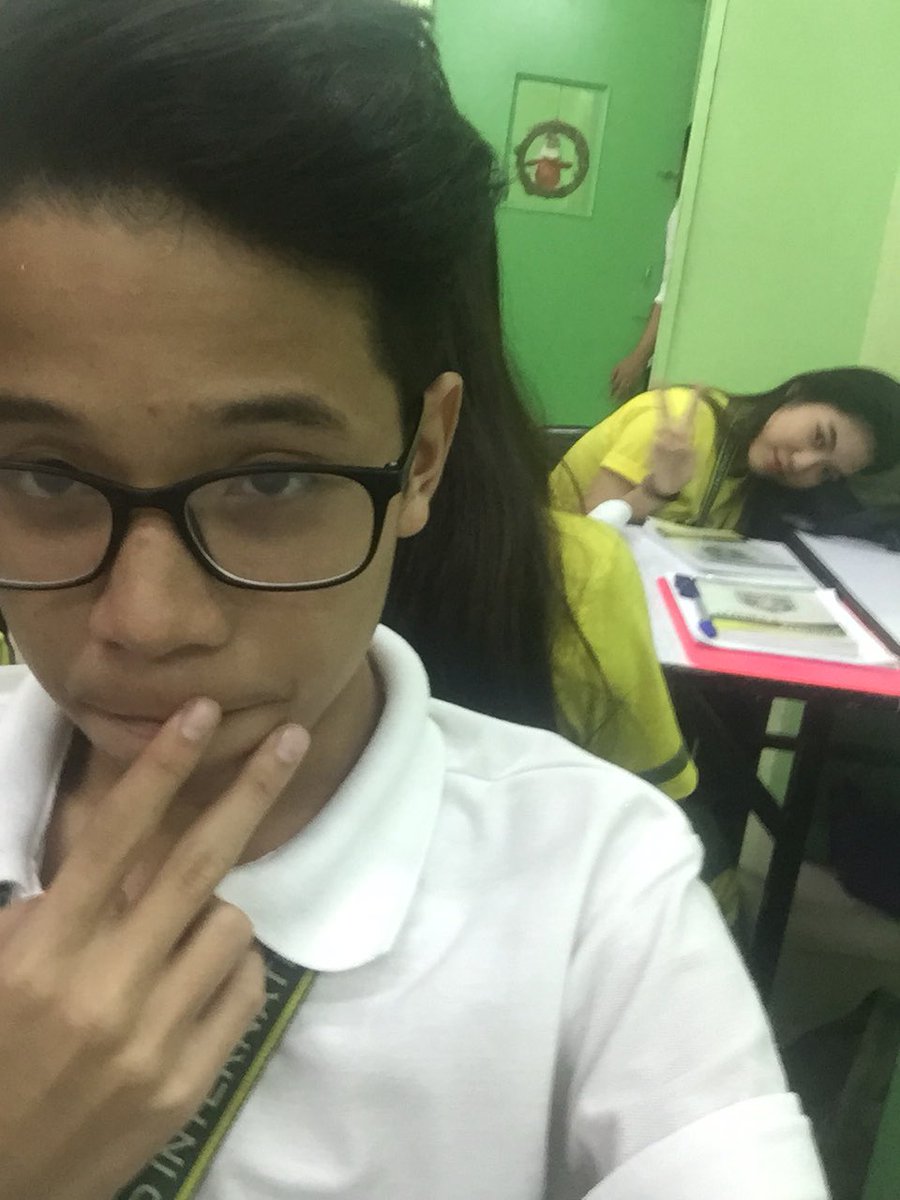 KIMINOLOGY_'s tweet photo. When I left my phone on my table for a short while then the story begins #studentblues @_tshnhcid @Jmramoss_ @Jared_Gayrama24 @ShaineHere @_LiezltheGreat https://t.co/5HyolLx7Vu