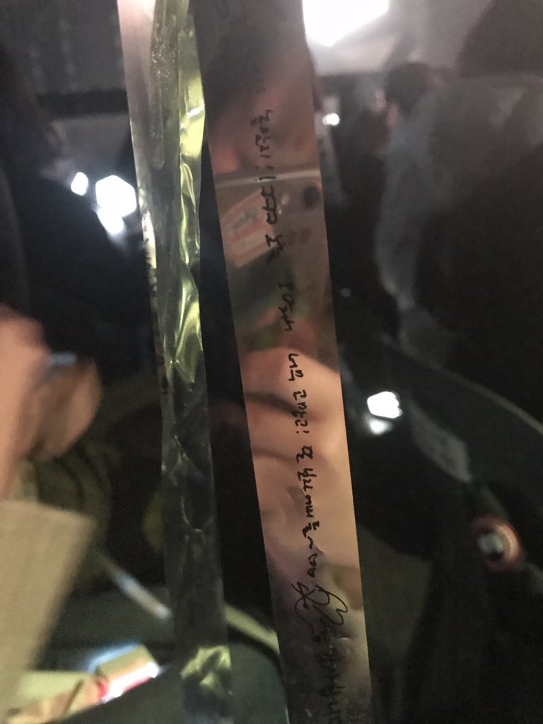 eternally_b's tweet photo. the confetti that fell from the sky during Power perf

BH message was on it TTT 

"Hello!! You are surprised right!!! kkk Thanks for coming today and lets see each other again Eri~ <33"

(bhS2S2S2)

Hes such an angel... https://t.co/tHv22Wxpdq