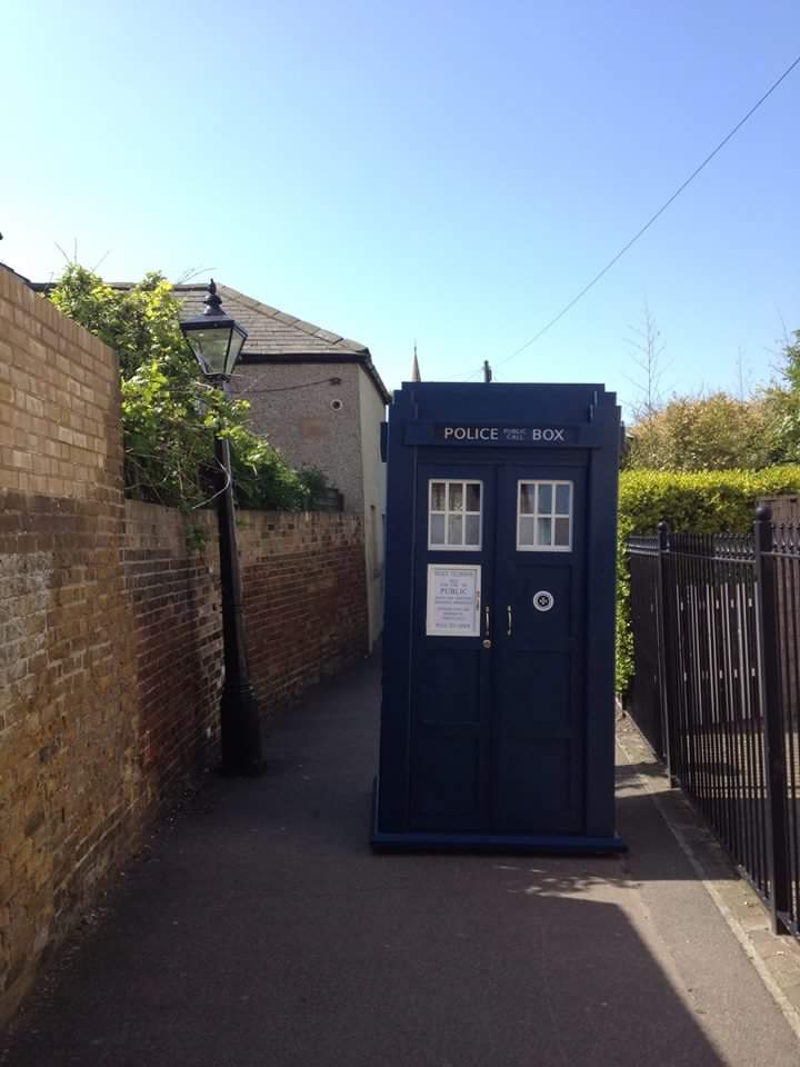 Jason_C_Onion's tweet photo. In case you missed it,
Tom Baker, the benevolent and Godalike is at the beginning of this video expressing a wish to go to #HerneBay (Tom's visited #Brighton btw)
"Who knows"
What I do know is, a plaque is with Tom now 💙
#TARDIS #childreninneed #Heritage
https://t.co/F975jvkpDE https://t.co/m6lPKM7mQm