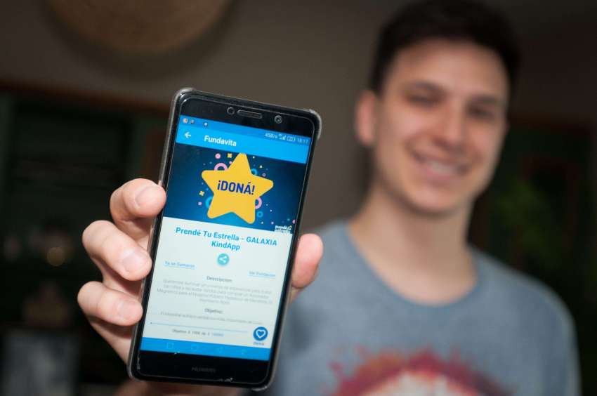 greendemia's tweet photo. Proyecto ganador del #MDD : La App que ayuda a colaborar. 
➡️Lee la nota y enterate más sobre #KindApp , el proyecto premiado con $1.000.000 para avanzar. 🚀https://t.co/SdYUqyJLYa 🚀

Foto gentileza Ignacio Blanco https://t.co/qOeOWHnXib