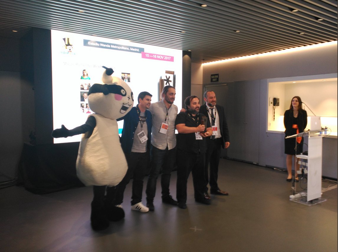 irontec's tweet photo. Así luce ahora nuestra estantería con el premio "mejor conferencia VoIP2Day 2017". ¡¡Gracias a todos por el gran trabajo!! Y sobre todo a @cruzccl @zetagor y @jabiinfante https://t.co/bpyff2hipI #VoIP #VoIP2Day2017 https://t.co/A9fdgvBLbk