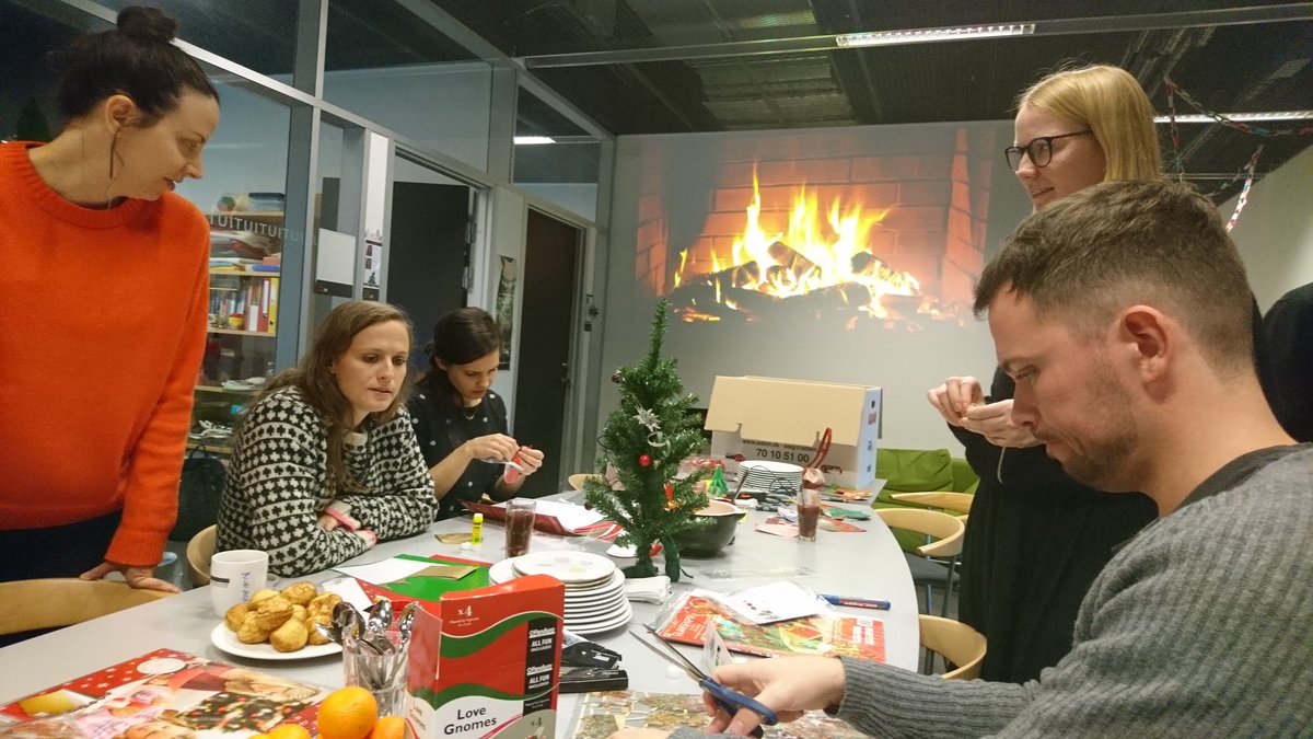 lislakris's tweet photo. Christmas event at Research &amp; Learning Support #lifeatitu https://t.co/y0EbLAf25c