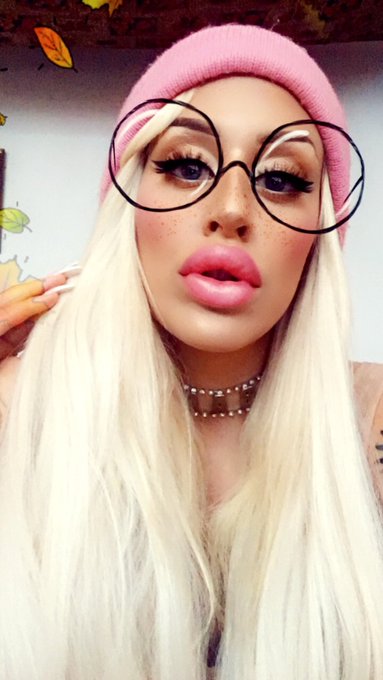 Geeky but will still fuck your brains out https://t.co/0pys7iPEGB