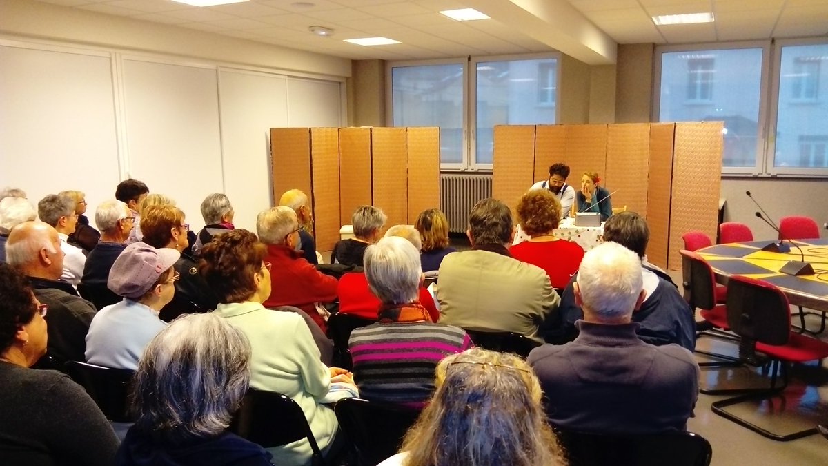 AnaisVandew_Mut's tweet photo. Deuxième représentation #ESLZ de la semaine en Saône-et-Loire ! Pas loin de 40 seniors sont présents à Chauffailles pour assister au spectacle. @Mutualite_BFC #TeamMut #prevention https://t.co/9PYatgNpqe