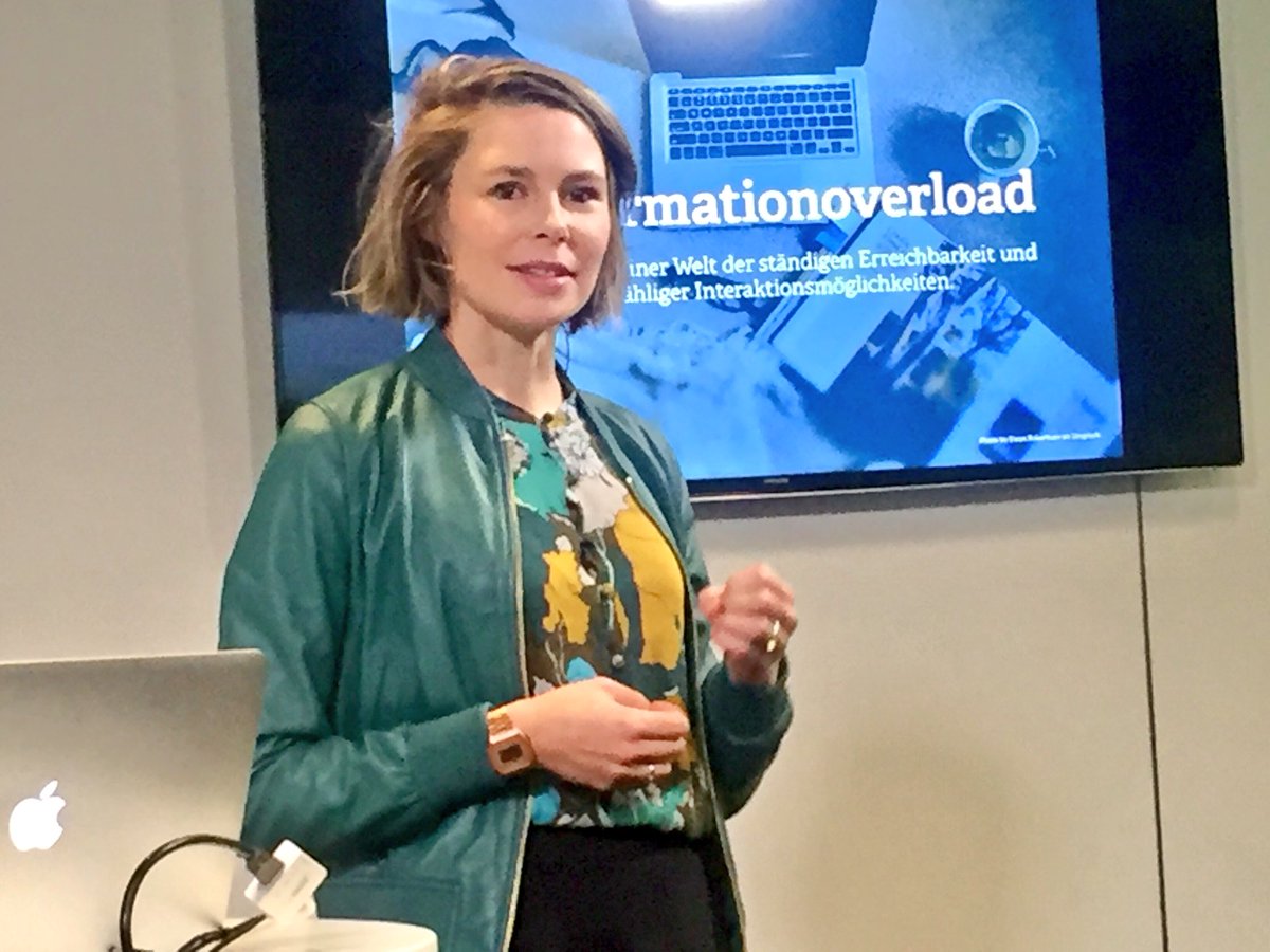 dpa_unternehmen's tweet photo. Kernfrage für Marken &amp; Unternehmen: „Wie gewinnen und erhalten wir Relevanz?“ #LoveBrand #Keynote von @maike von #Rotkäppchen #dpalink https://t.co/5HsUPs13R7