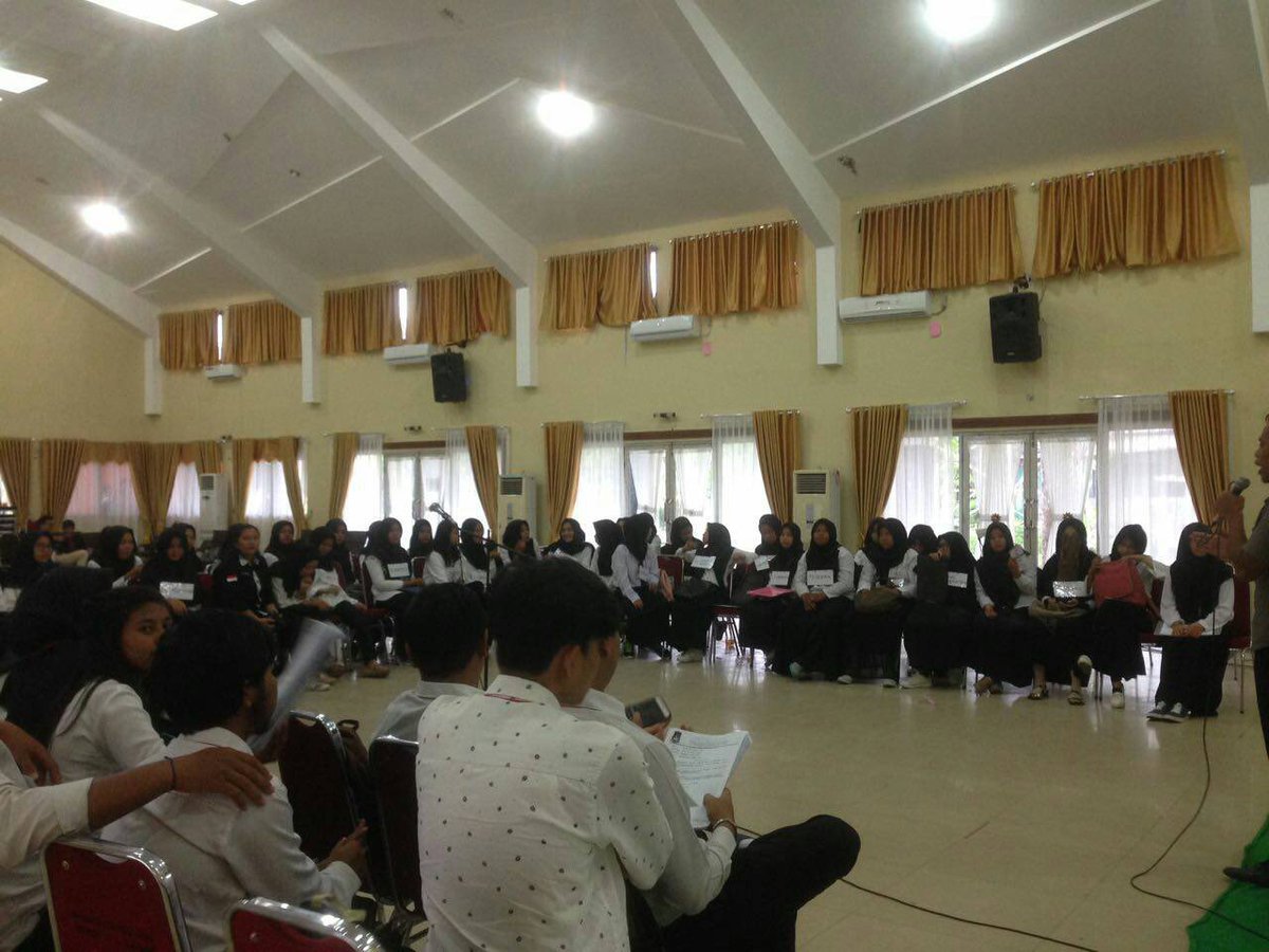 himabisnisunri's tweet photo. LKMM-TD day 1
Acara dimulai dengan pembukaan oleh koordinator prodi administrasi bisnis dilanjutkan dengan seminar masalah bisnis dan materi budya organisasi.
#AdbisSolid https://t.co/79oORWZ6Um