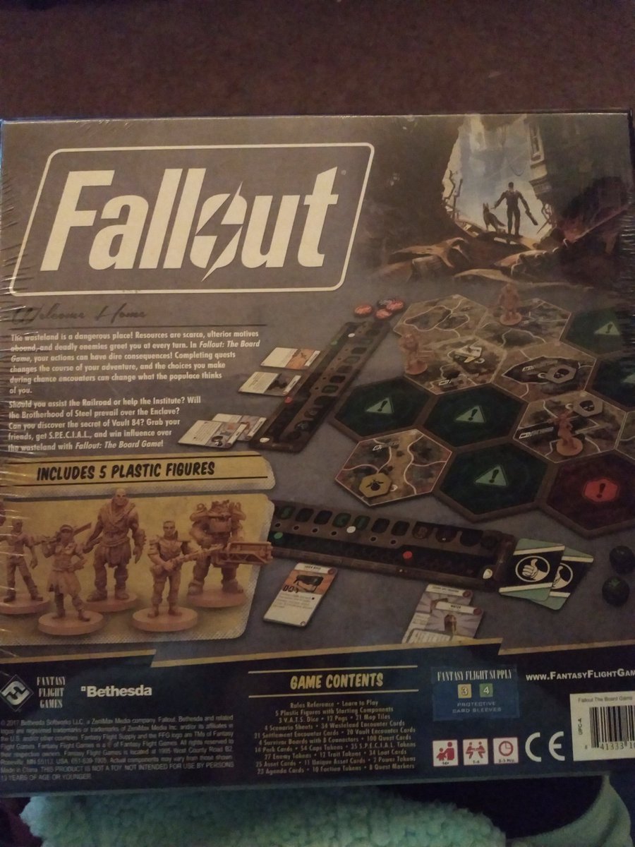 KirstenLovely1's tweet image. Christmas came early (ilysm Dom you are the best) #fallouttheboardgame