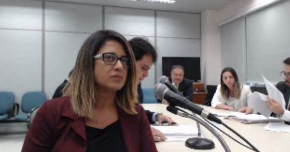 UOL's tweet photo. Lava Jato | Ex-contadora de Youssef diz que fez acordo com PF contra denúncia https://t.co/hPu10IgHdA https://t.co/reS5XP9K8m