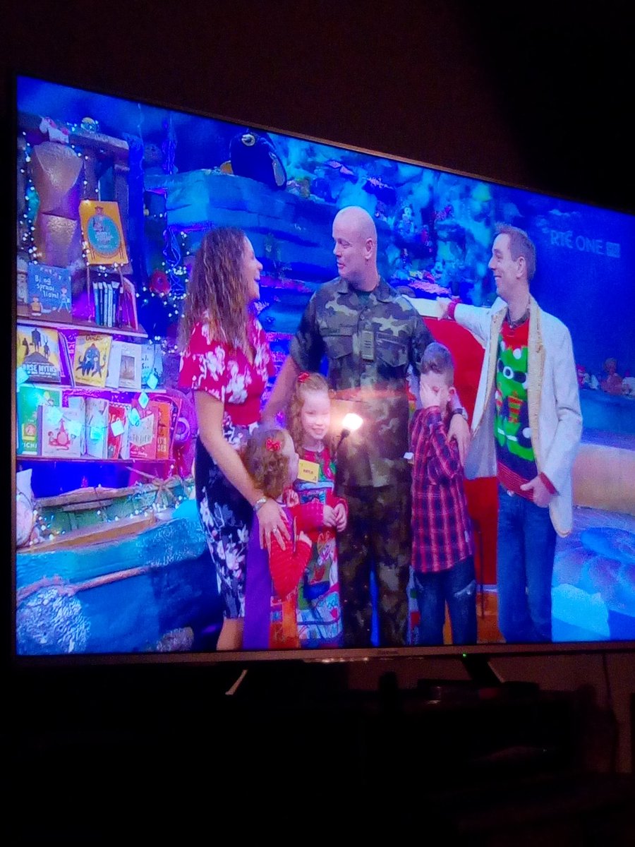 #LateLateToyShow just broke me!! 😳