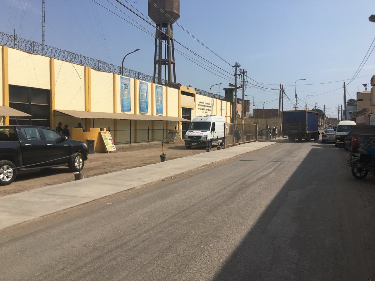 Fundacionmas34's tweet photo. Vamos donde nadie va, estamos donde nadie quiere estar. Hoy en Sarita Colonia, Lima, visitando a más de 40 españoles. #NuncaOlvidados https://t.co/XB1kMZk6wk