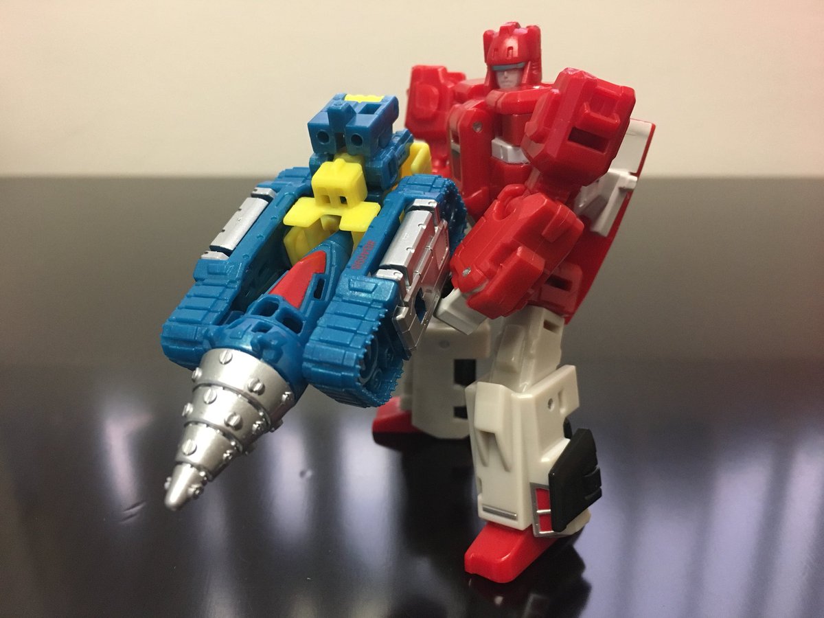 TFReview16's tweet photo. Just raking in some clouds with #TitanMaster #Nightbeat #Autobot #Cloudraker @Walgreens exclusive #Transformers https://t.co/eigLvYENXF