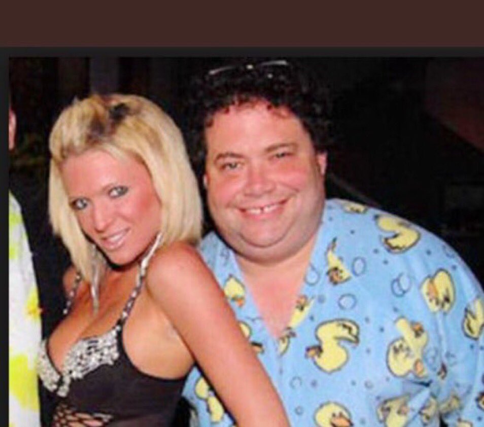CDR_Chakotay's tweet photo. @farenthold @RepKristiNoem 🤷🏽♂️ As a follow on to my last tweet in this #thread; I present as #Evidence of your #Repulsiveness this photo of a young #Woman trying to escape your grasp like #Leia, in #ROTJ, on #JabbaTheHutt’s #SailBarge! If only she had a #Chain like Leia’s to defend herself! ⛓ https://t.co/xOHkft8int