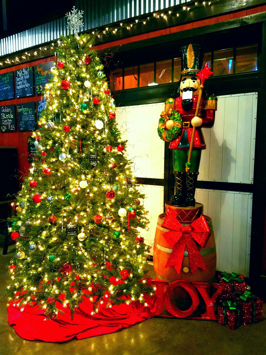 vanishbeer's tweet photo. It’s officially December! Our decorations are up and our taps are full!
#vanishbeer #beer #christmas #nutcracker https://t.co/pS8PQsHz8p