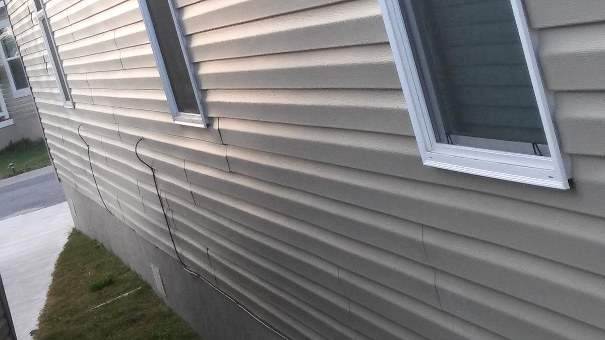 berettamae's tweet photo. Don't let @GetSpectrum @TWC_Help install your cable/internet on the outside of your new mobile home... It voids your warranty on your home. Installation should be under the home. #MobileHomeLife #Texas #NowWhat https://t.co/b42ptiw4rk