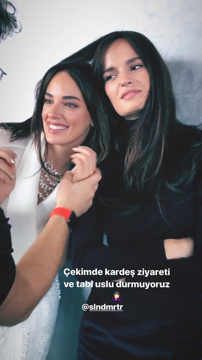 selinarabfans's tweet photo. #sedabakan جديد سيلين@selin_demiratar من جلسه تصوير للممثله التركيه سيدا باكان 😍���🎈👭 #selindemiratar https://t.co/RlJcErcmbh