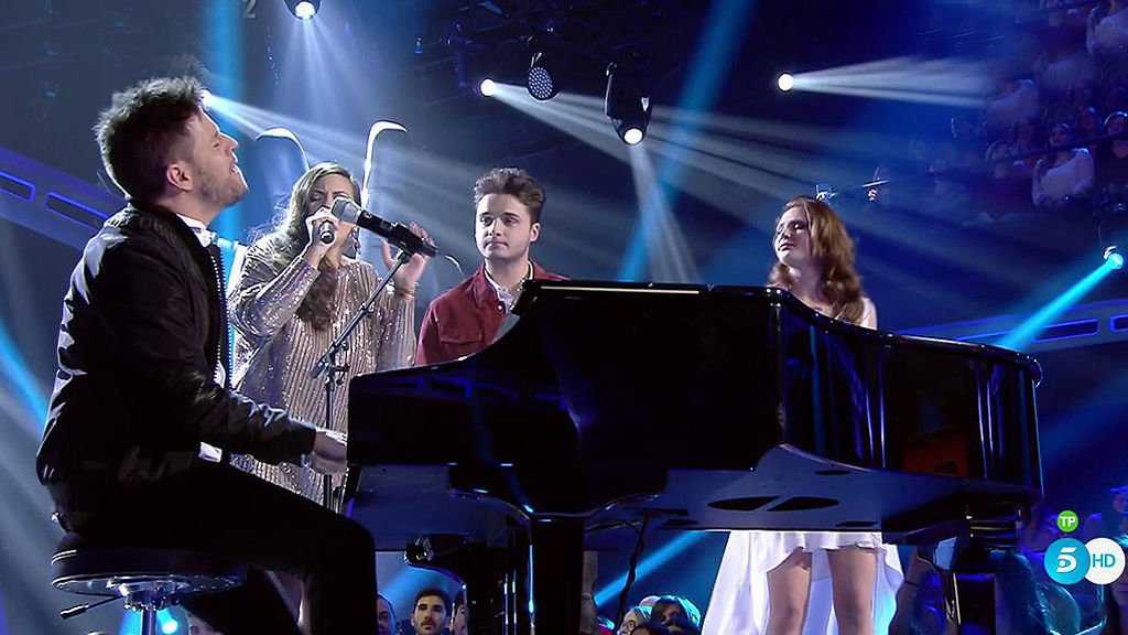 📹 #LaVozDirectos2 <a href="/PabloLopezMusic/">Pablo López</a> lo da todo cantando 'Debería' con <a href="/GabrieleLaVoz/">Gabriele</a>, @KamilaLaVoz y <a href="/JenniferFLaVoz/">Jennifer F. La Voz</a> bit.ly/2zTOvoB