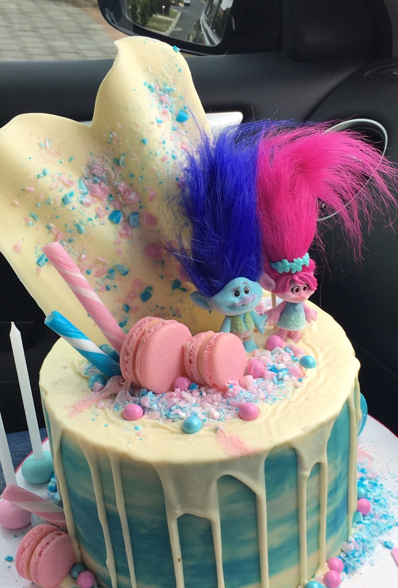 DonalBlackwell's tweet photo. What kind of a troll hair day will you have today Victoria (State) #floods17 #happybirthdaydarling https://t.co/qY2zsyJUOz
