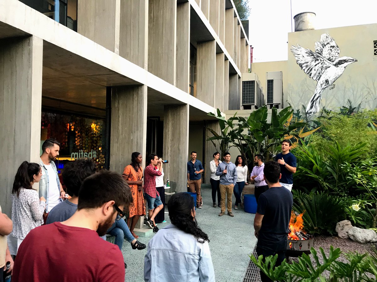 areatres's tweet photo. Que lindo cerrar la semana con #FridaysOnFire junto a la #ComunidadA3! @coderhouse #ClickyPass #coworking https://t.co/TA8wWysj0v