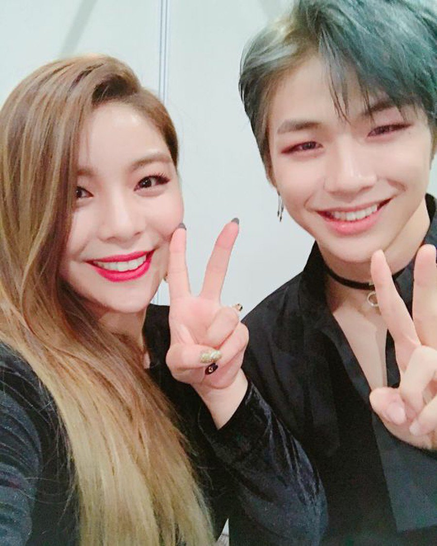 kor_celebrities's tweet photo. Ailee、SNS更新。Wanna One カン・ダニルとのツーショット写真を公開。「双子の弟をやっと見つけた. #撮りながら二人同時に驚いた found my twin brot…
つづき⇒ https://t.co/0nwAbqFIT7 https://t.co/xPZwysb97E